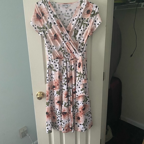 polka dot midi dress with flowers - Picture 2 of 4